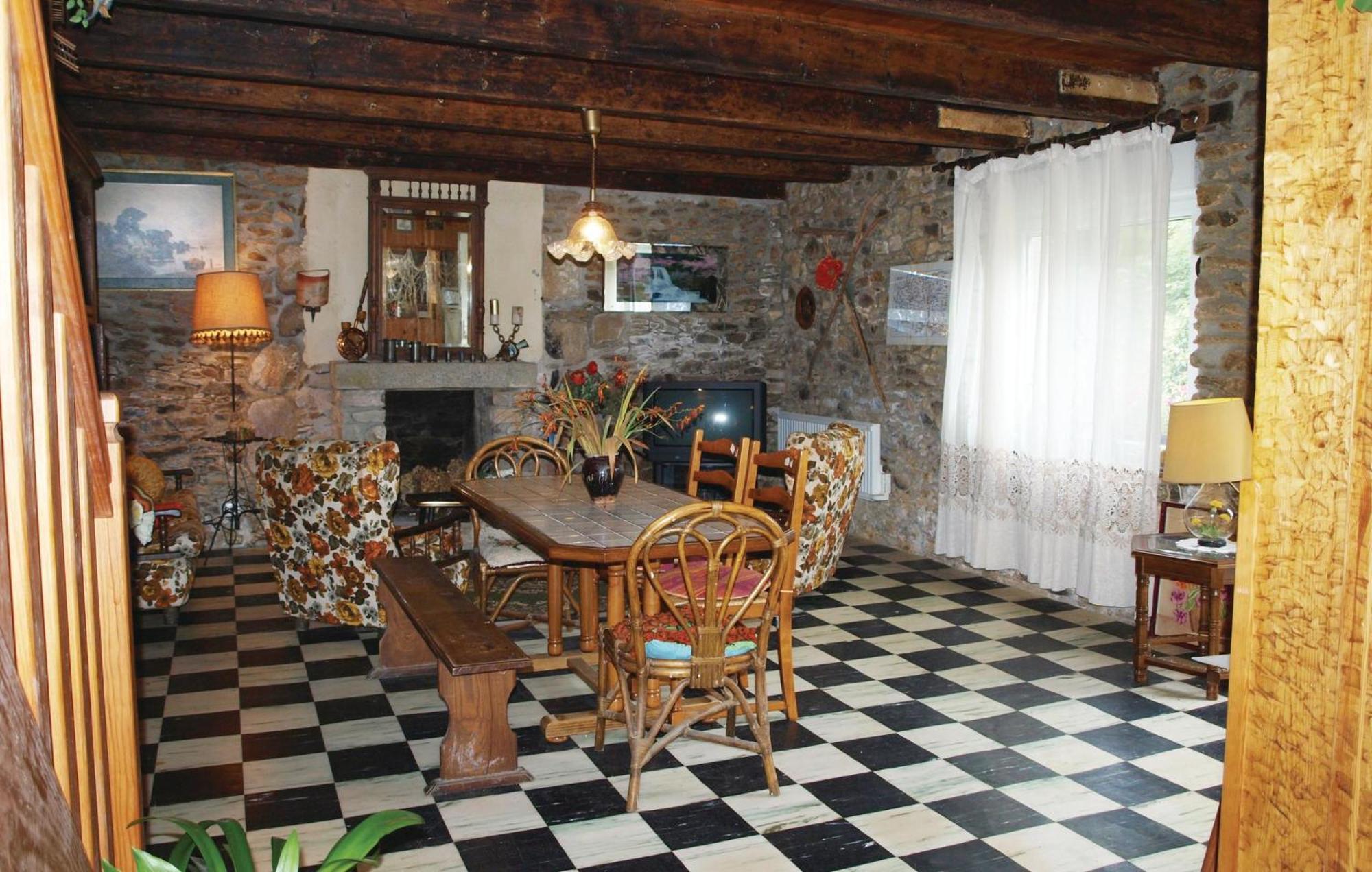 Lovely Home In Le Faouet With Kitchen Екстериор снимка
