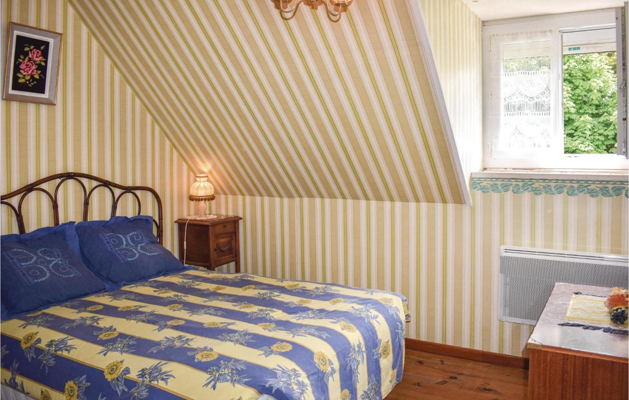 Lovely Home In Le Faouet With Kitchen Екстериор снимка