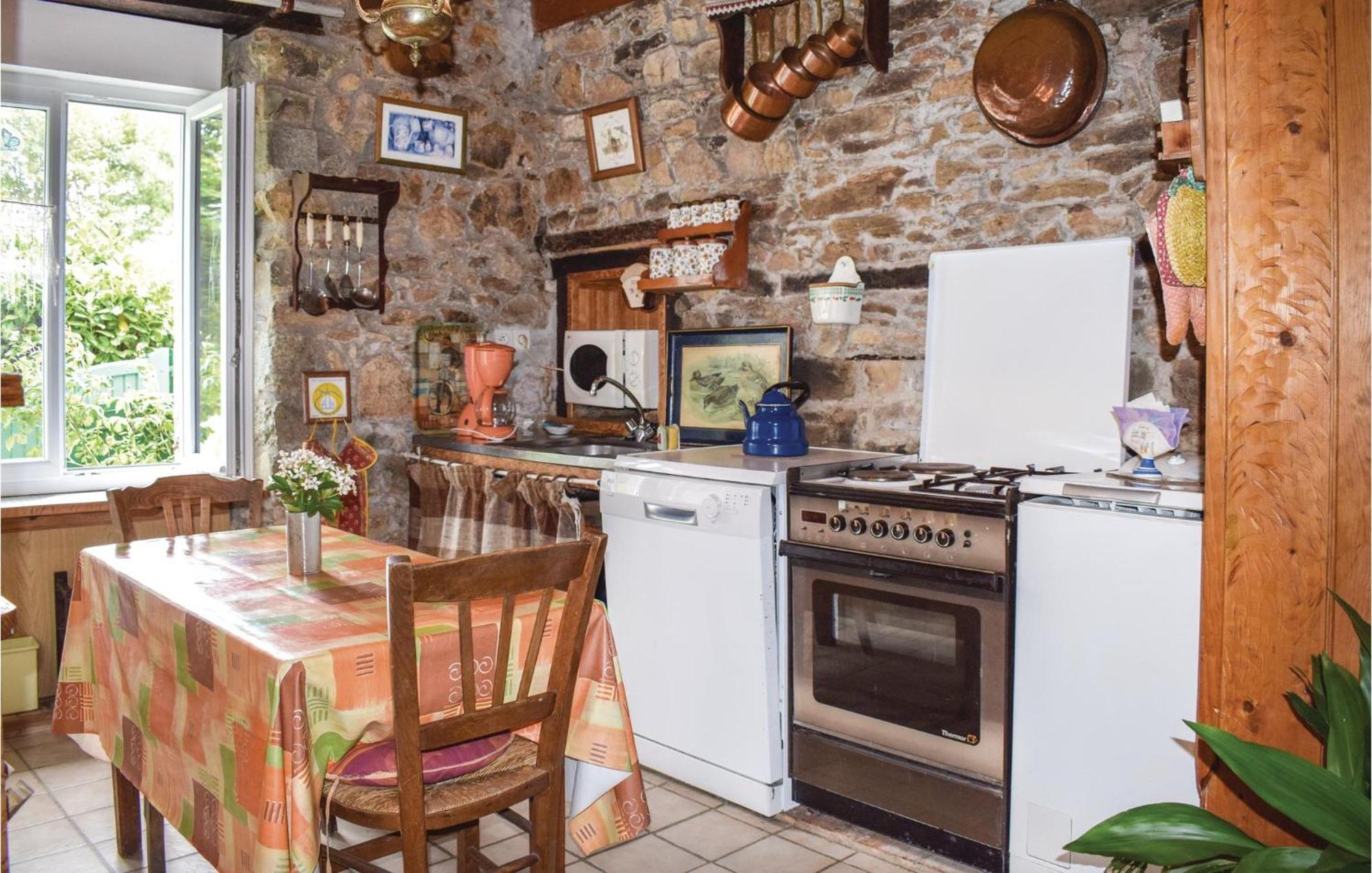 Lovely Home In Le Faouet With Kitchen Екстериор снимка