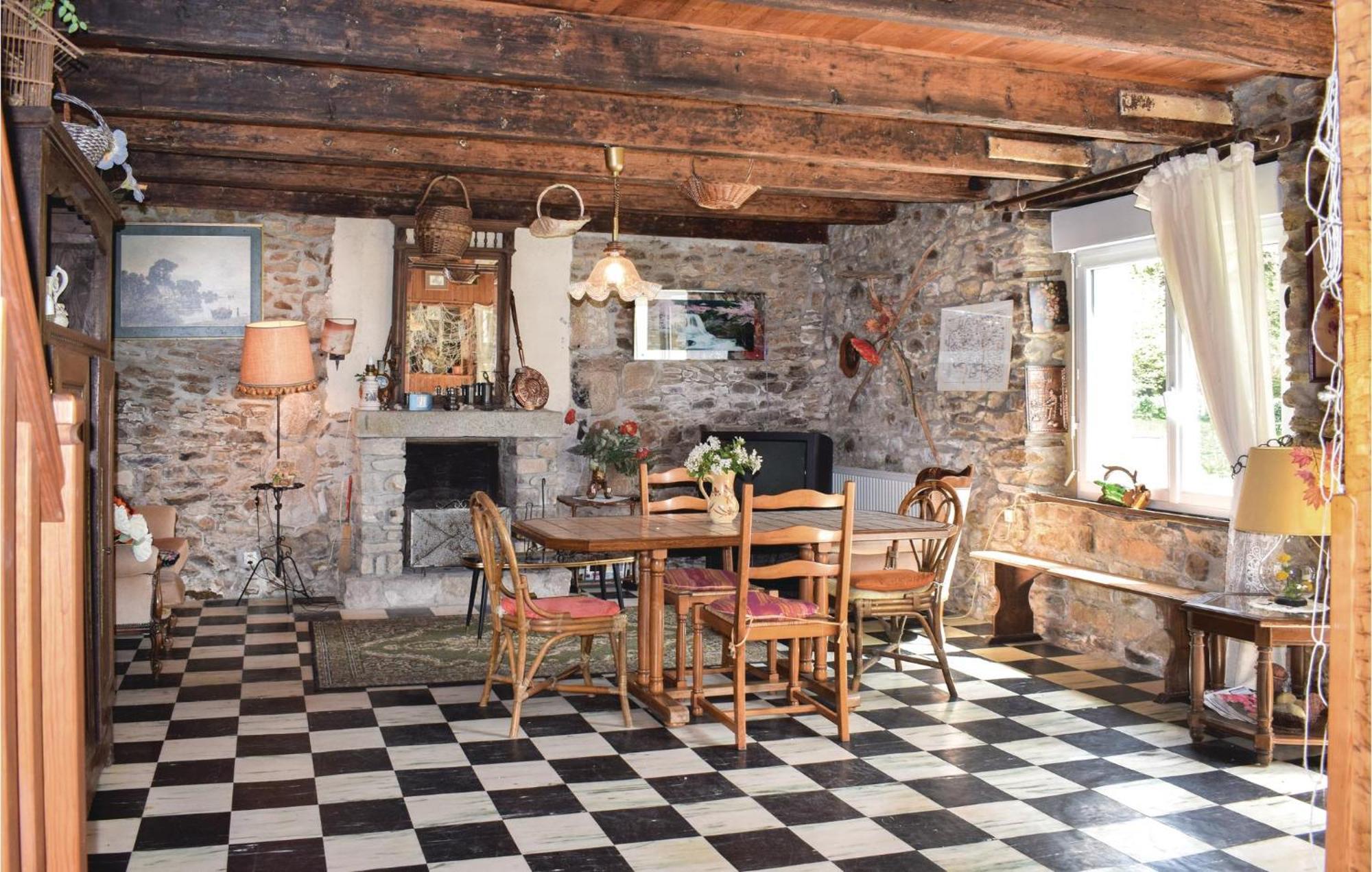 Lovely Home In Le Faouet With Kitchen Екстериор снимка